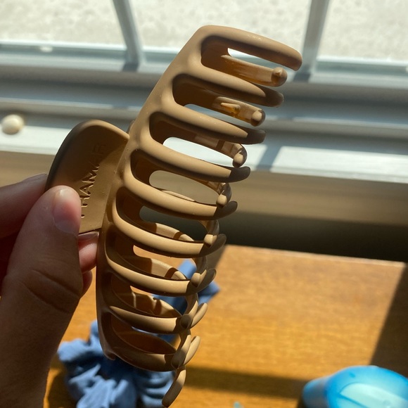 BUMBLE🎀 - Picture 4 of 5